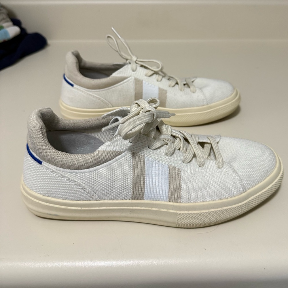 The Women's RS02 Sneaker Buff